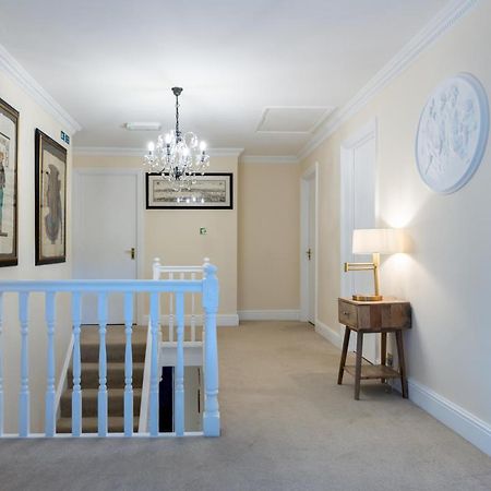 Charnwood Guest House Бракнелл Екстер'єр фото
