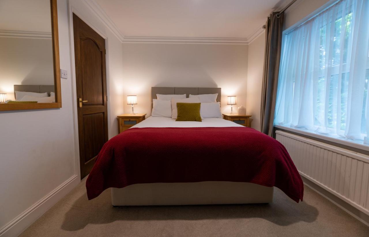 Charnwood Guest House Бракнелл Екстер'єр фото